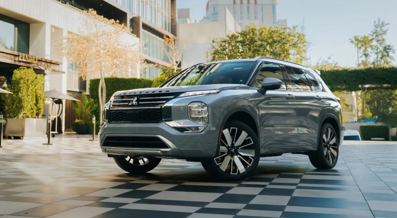 ��������� ����� Outlander Hybrid 2026�